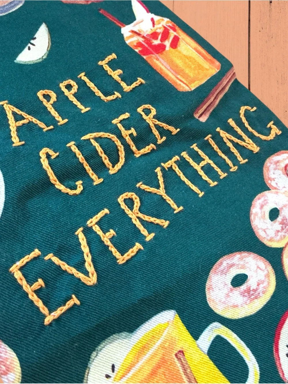 NWOT Anthropologie Large 100% Cotton Fall Apple Cider Theme Dish Towel Retro